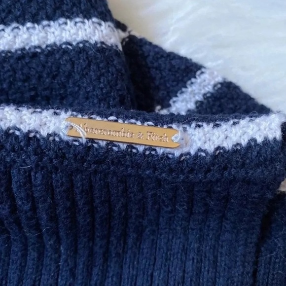 Sweater - Picture 3 of 3